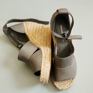 Treasure & Bond Gray Espadrille Sandals Size 7.5